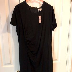 Ann Taylor sized 16 dress. This dress is  flattering with middle ruching. NWT